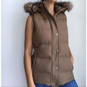 NWOT Eddie Bauer Noble Down Chestnut Brown Vest with Faux Fur
Hood size S